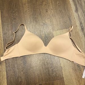 Victoria’s Secret lightly padded wireless t-shirt bra 32D